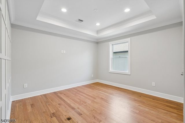 37 Burnet St, Livingston Twp., NJ 07039