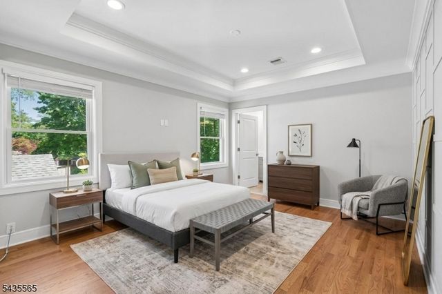 37 Burnet St, Livingston Twp., NJ 07039
