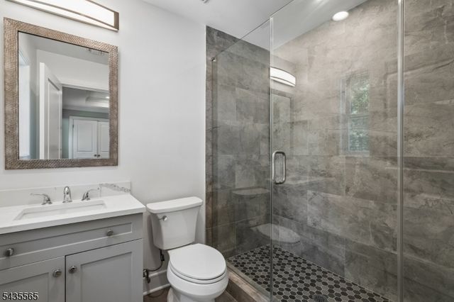 37 Burnet St, Livingston Twp., NJ 07039