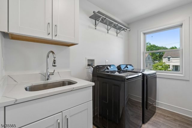 37 Burnet St, Livingston Twp., NJ 07039