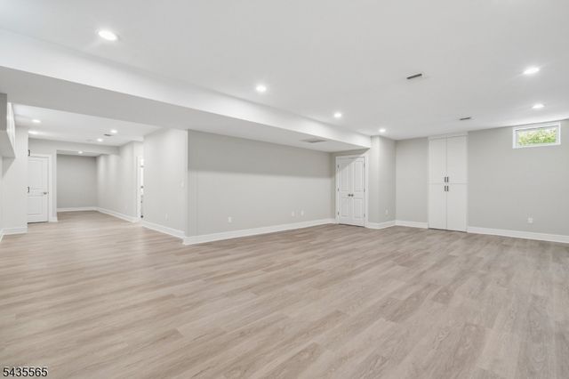 37 Burnet St, Livingston Twp., NJ 07039