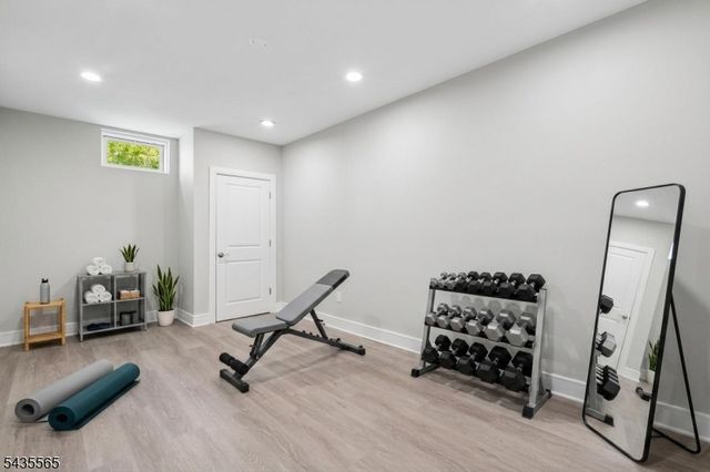 37 Burnet St, Livingston Twp., NJ 07039