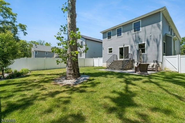 37 Burnet St, Livingston Twp., NJ 07039
