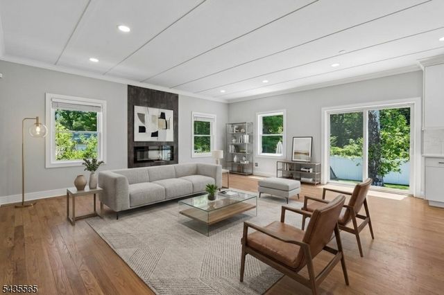 37 Burnet St, Livingston Twp., NJ 07039