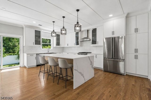 37 Burnet St, Livingston Twp., NJ 07039