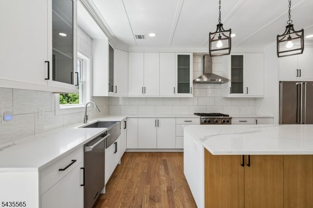 37 Burnet St, Livingston Twp., NJ 07039