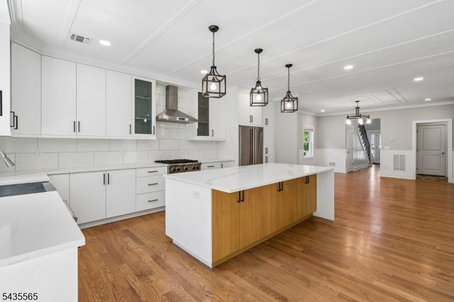 37 Burnet St, Livingston Twp., NJ 07039