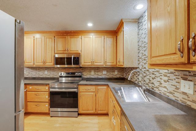 2461 Williams Drive, Burnsville, MN 55337