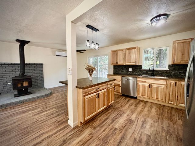 5125 Hugo Road, Grants Pass, OR 97526