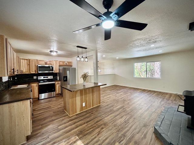 5125 Hugo Road, Grants Pass, OR 97526