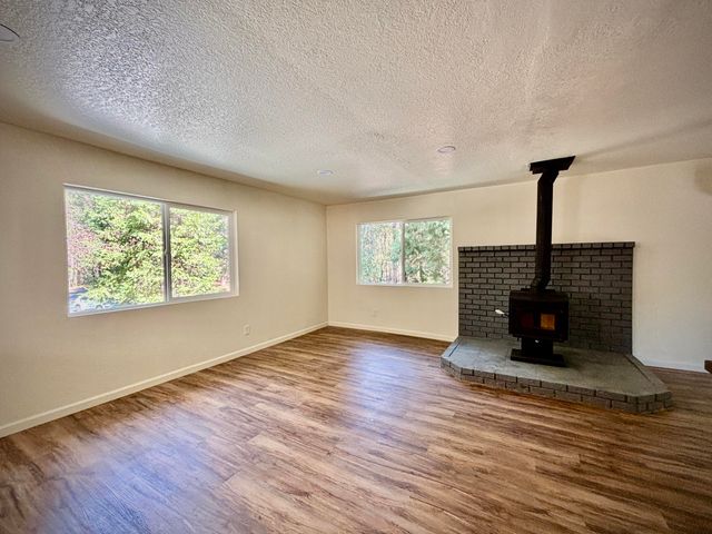 5125 Hugo Road, Grants Pass, OR 97526