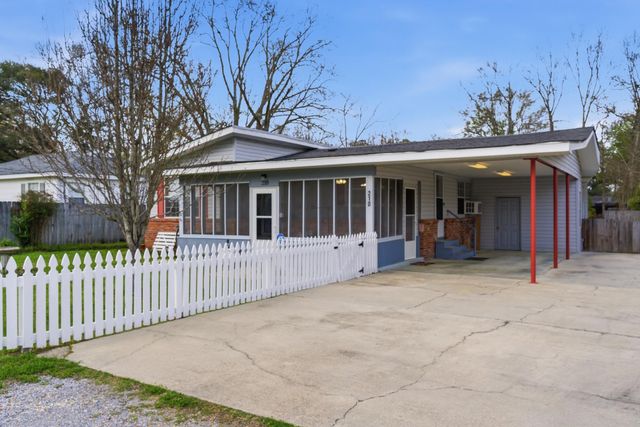 210 E 7th Ave., Petal, MS 39465