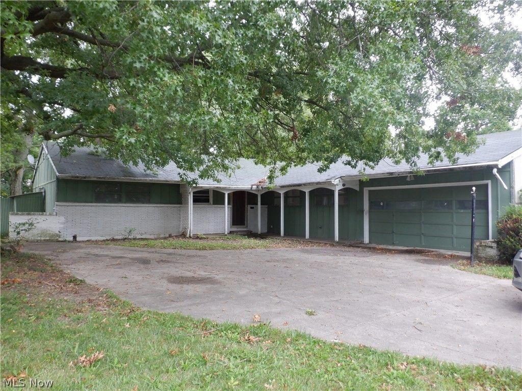 2091 Lee Boulevard, East Cleveland, OH 44112