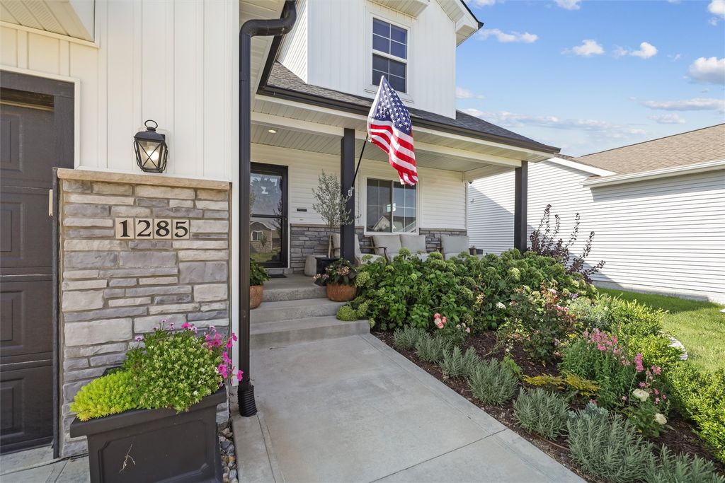 1285 NW Bunker Hill Drive, Waukee, IA 50263