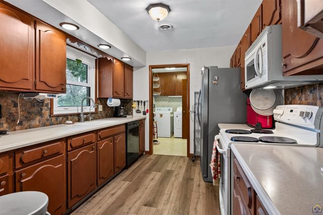 3521 SE Chippewa DR, Berryton, KS 66409