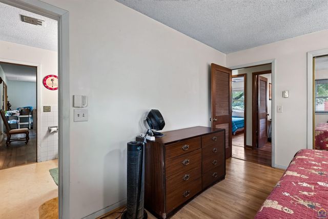 3521 SE Chippewa DR, Berryton, KS 66409