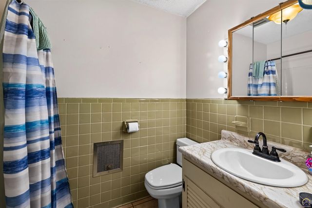 3521 SE Chippewa DR, Berryton, KS 66409