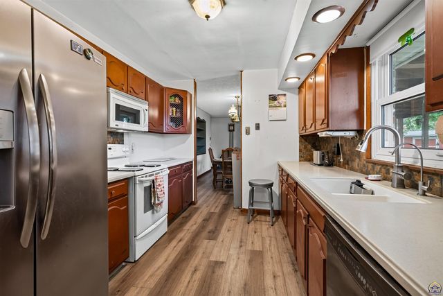 3521 SE Chippewa DR, Berryton, KS 66409