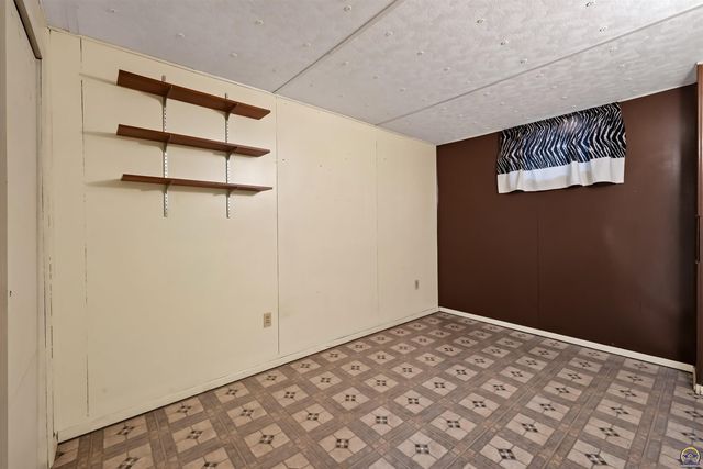 3521 SE Chippewa DR, Berryton, KS 66409