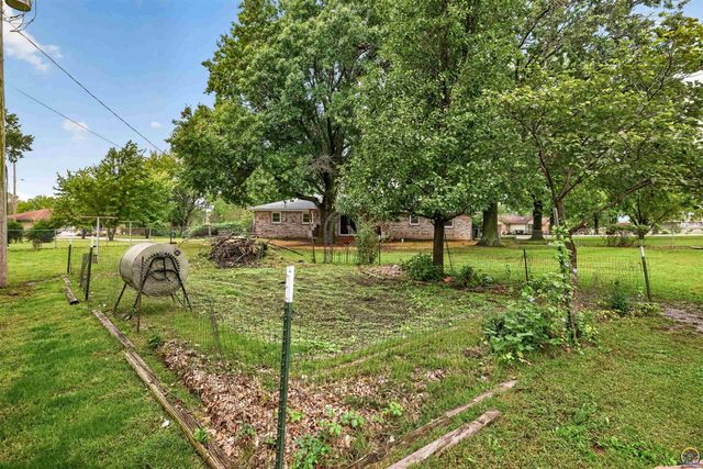 3521 SE Chippewa DR, Berryton, KS 66409