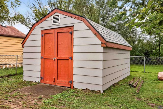 3521 SE Chippewa DR, Berryton, KS 66409