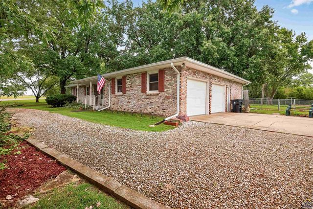 3521 SE Chippewa DR, Berryton, KS 66409