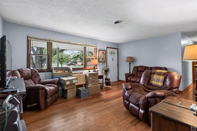 3521 SE Chippewa DR, Berryton, KS 66409