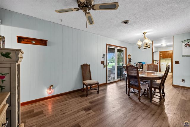 3521 SE Chippewa DR, Berryton, KS 66409