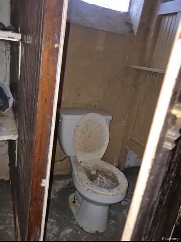 13428 Wilshire Drive, Detroit, MI 48213