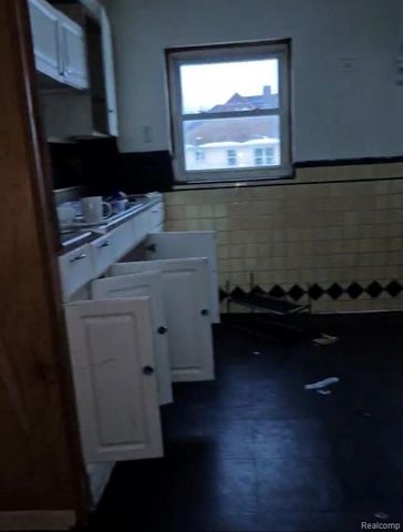 13428 Wilshire Drive, Detroit, MI 48213