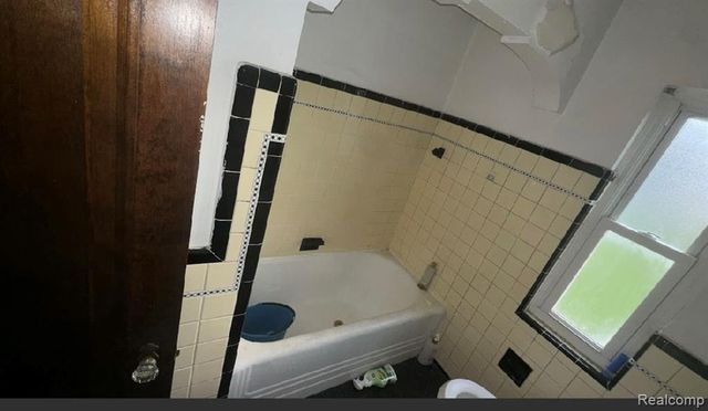 13428 Wilshire Drive, Detroit, MI 48213