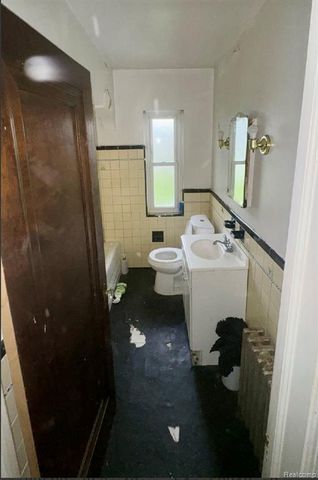 13428 Wilshire Drive, Detroit, MI 48213