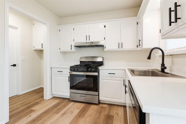 824 Cedar Crest Drive, Edmond, OK 73003