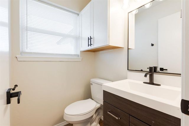 824 Cedar Crest Drive, Edmond, OK 73003