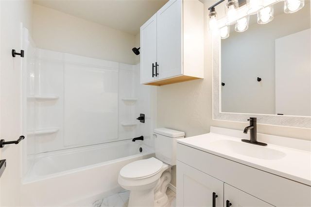 824 Cedar Crest Drive, Edmond, OK 73003