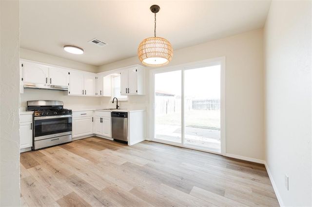 824 Cedar Crest Drive, Edmond, OK 73003