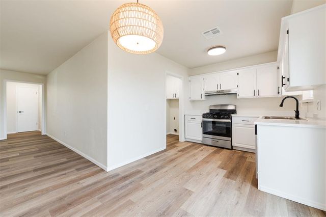 824 Cedar Crest Drive, Edmond, OK 73003