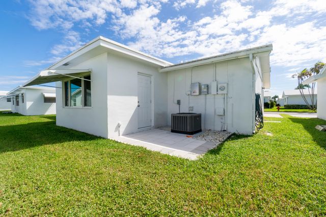 2391 SW 13th Terrace, Boynton Beach, FL 33426