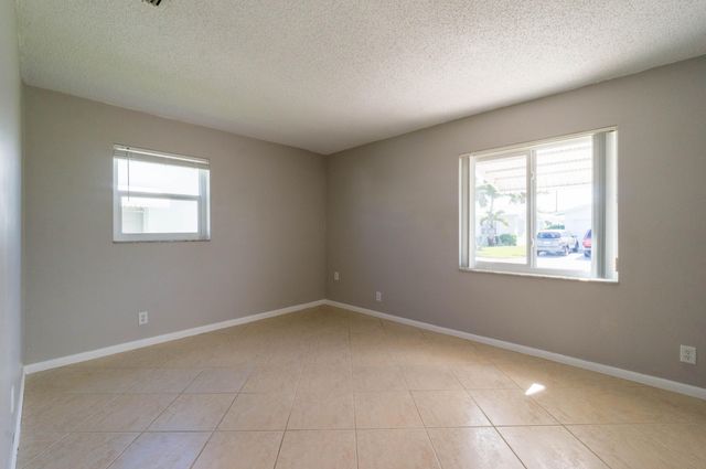 2391 SW 13th Terrace, Boynton Beach, FL 33426