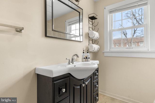 530 S MAIN ST, Woodstock, VA 22664