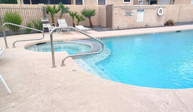 1425 S LINDSAY Road 51, Mesa, AZ 85204