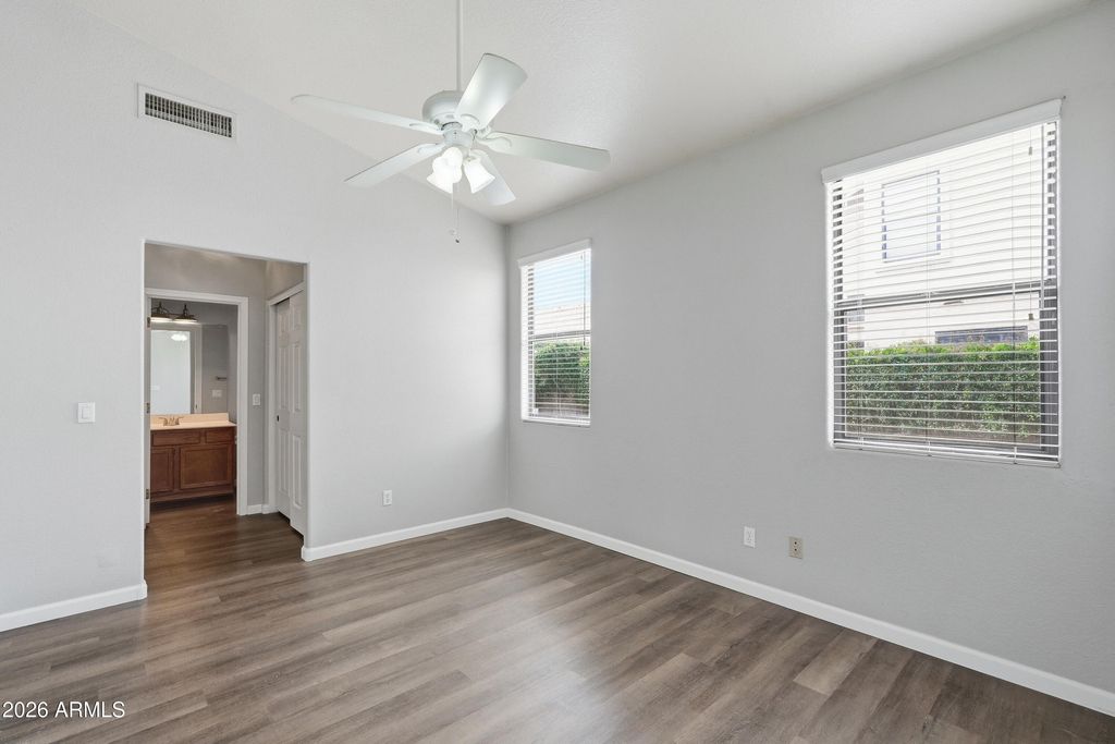 Image 18 of property listing at 1425 S LINDSAY Road 51, Mesa, AZ 85204