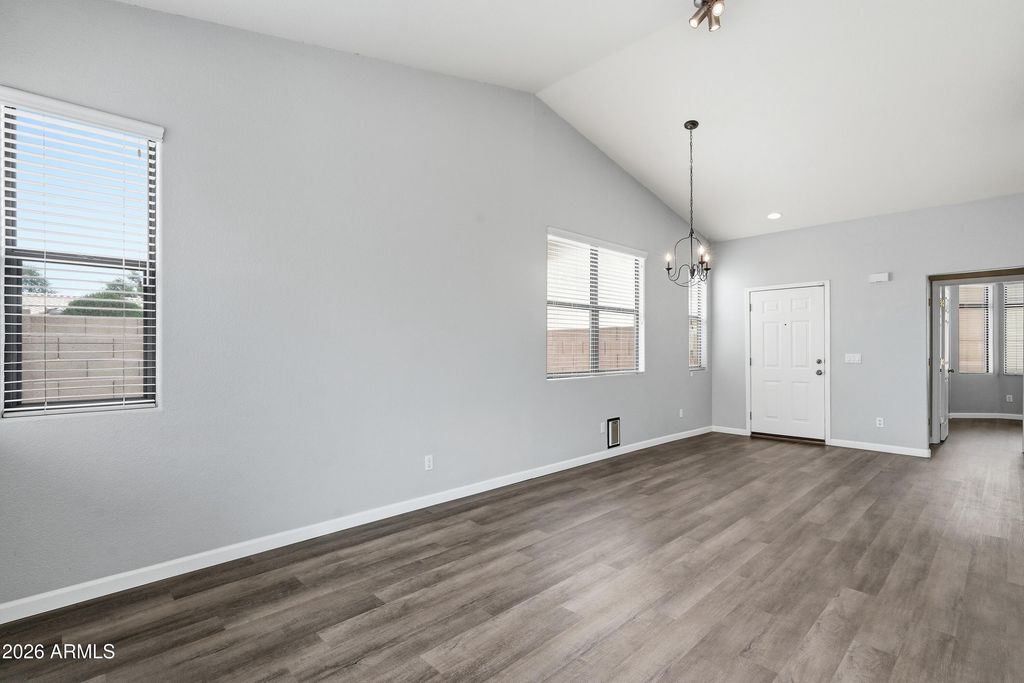 Image 7 of property listing at 1425 S LINDSAY Road 51, Mesa, AZ 85204