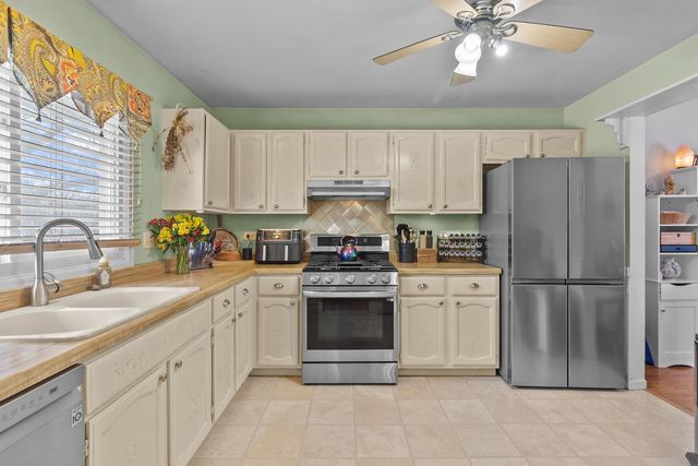 113 Wallace Street, Bartlett, IL 60103