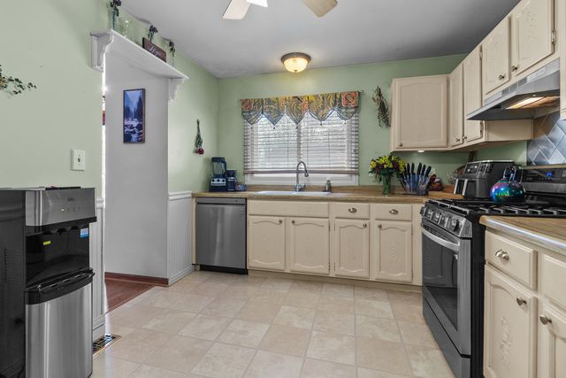 113 Wallace Street, Bartlett, IL 60103