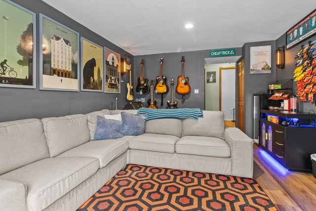 113 Wallace Street, Bartlett, IL 60103