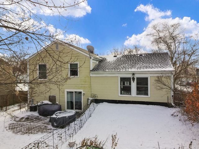 113 Wallace Street, Bartlett, IL 60103