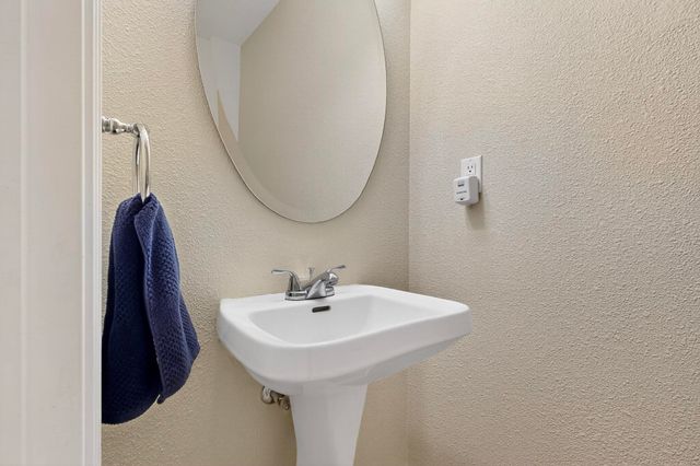 6808 Sunset Circle, Santa Fe, NM 87507