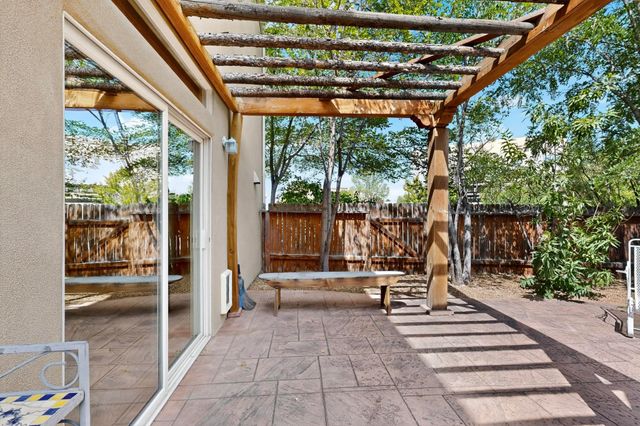 6808 Sunset Circle, Santa Fe, NM 87507