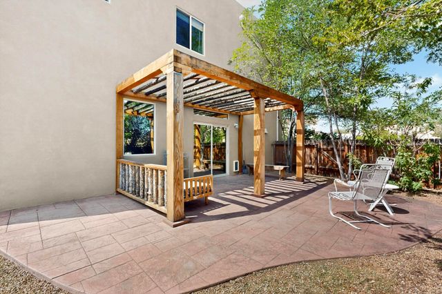 6808 Sunset Circle, Santa Fe, NM 87507